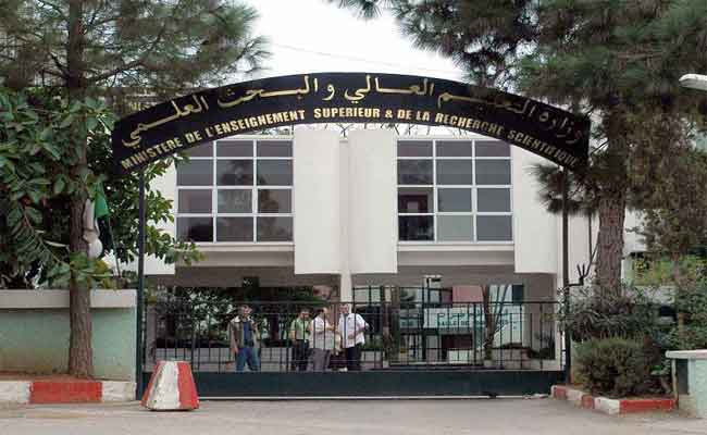 بن زيان يؤكد أن نمط التعليم عن بعد سيرافق النمط الحضوري في الجامعات