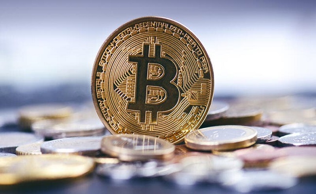 بيتكوين تتخطى عتبة الـ 27 ألف دولار...