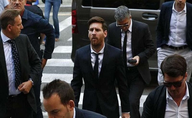 هل يبقى ميسي في برشلونة...