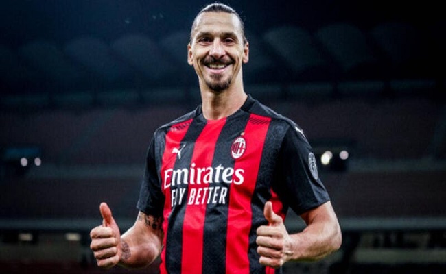 إبراهيموفيتش يتجاهل ميسي ورونالدو...