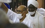 محامي البشير ينفي إصابته بكورونا