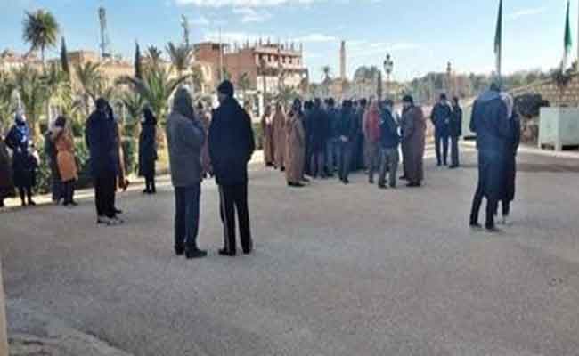 عمال و موظفو الجلفة يحتجون على تأخر الأجور