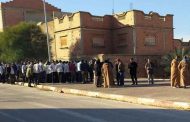 احتجاج عمال تم تسريحهم من مصنع لتركيب السيارات بغليزان