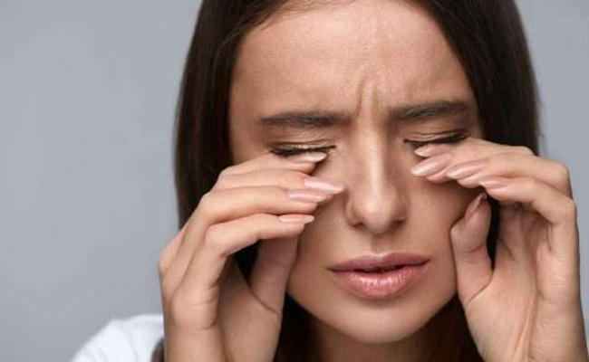 ما الذي يسبّب رفّة العين؟ 8 أسباب نكشفها لكم...