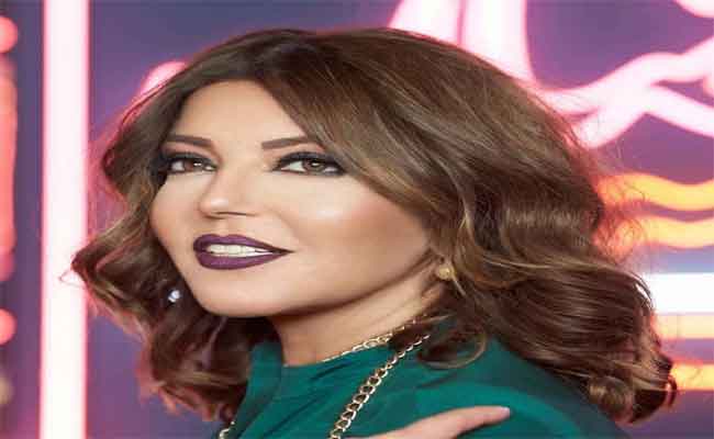 سميرة سعيد تختار اللون الرومانسي في