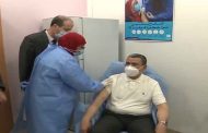 الوزير الأول جراد يتلقى جرعة اللقاح المضاد لفيروس كورونا المستجد