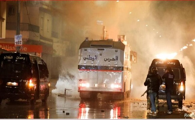 رئيس الحكومة التونسي يشيد بالغضب الشعبي