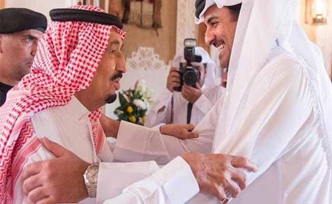 أمير قطر يعزي ملك السعودية