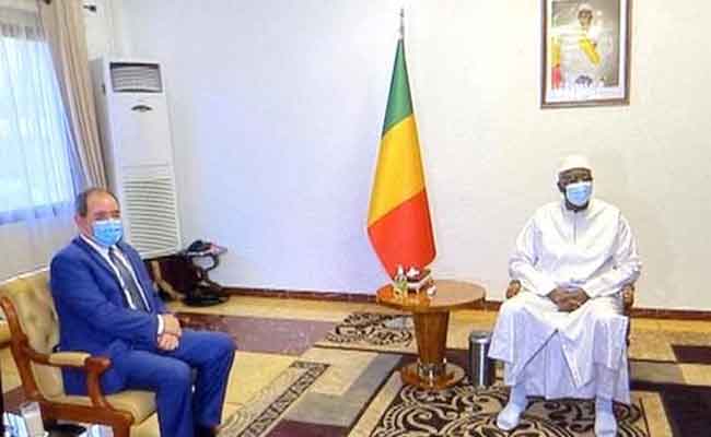 بوقدوم يحط الرحال بباماكو و يستقبله الرئيس المالي...