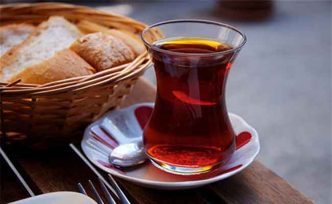 هل أثبت العلماء تأثير الشاي الأسود في القضاء على فيروس كورونا؟