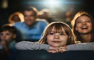 هل تتساءلون ما سرّ حب طفلكم للأفلام الكرتونيّة؟ إليكم السبب!