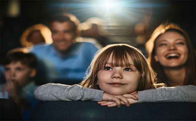 هل تتساءلون ما سرّ حب طفلكم للأفلام الكرتونيّة؟ إليكم السبب!