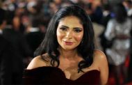 منى زكي بين أحمد السقا وأسر ياسين وشريف منير في