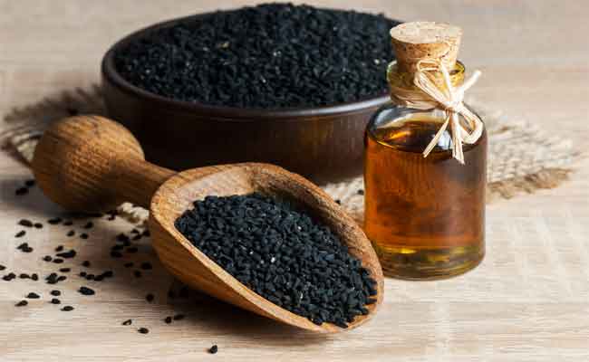الى جانب خفض نسبة السكر في الدم...ما هي فوائد زيت الحبة السوداء الأخرى؟