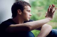 هل ابنكم المراهق يميل الى العزلة؟ اليكم الأسباب النفسيّة لهذه الحالة...