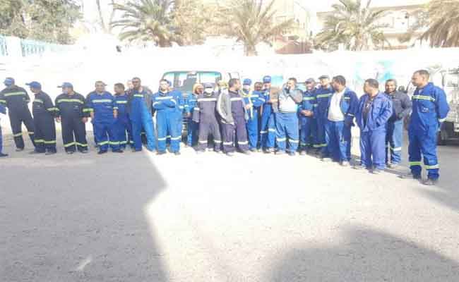 تأخر الأجور و منح كورونا و ظروف العمل تدفع عمال التطهير للإحتجاج بالوادي