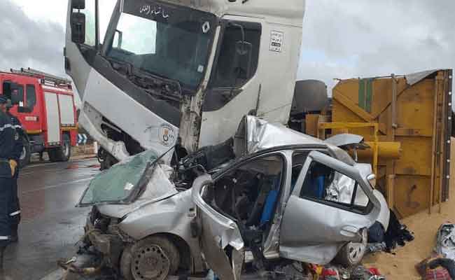 اصطدام شاحنتين يخلف قتيل و جريحين و وزير الصحة يعزي