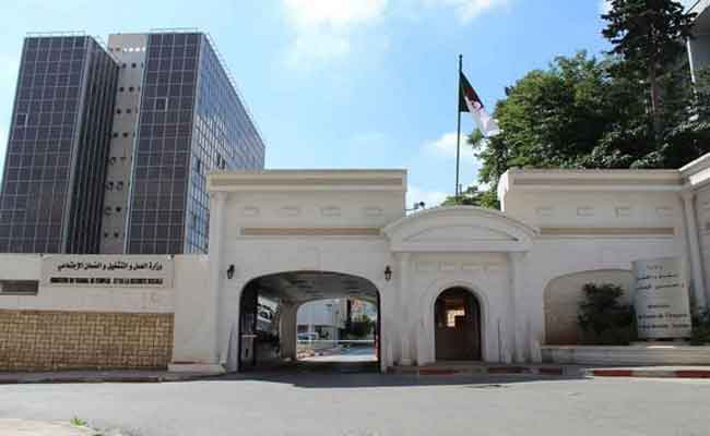 وزير العمل ينصب غدا أعضاء اللجنة الوطنية للتحكيم ومجلس الوظيفة العمومية غدا لتسوية النزاعات الجماعية في العمل