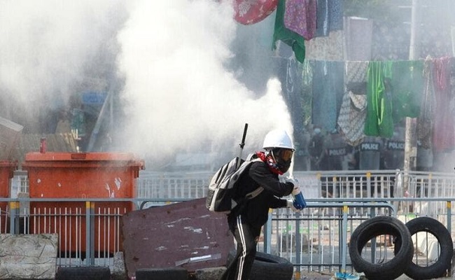 مقتل محتجين بنيران الشرطة في ميانمار...