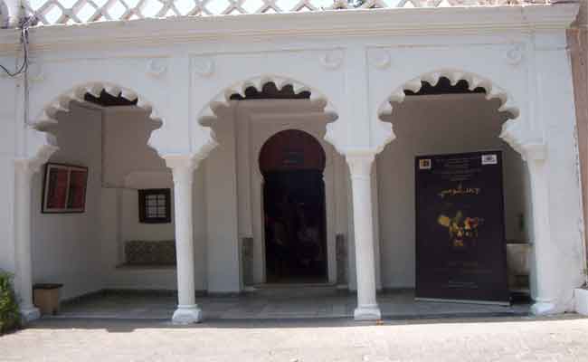 حول ملكة الطوارق تينهينان يزين متحف