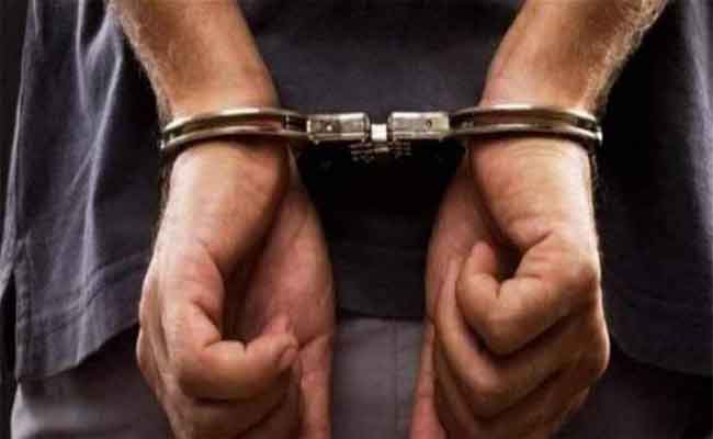 الإطاحة بـ 15 شخصا غالبيتهم جمركيين و حجز مليون و 250 ألف أورو بعين مليلة