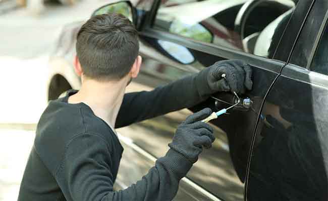 توقيف مستخدم سرق مليار و 400 مليون سنتيم و سيارة من شركة بسكيكدة