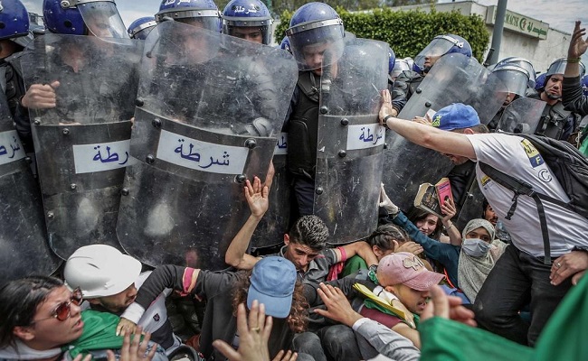 الشعب الجزائري يرد على كلب الجنرالات...على ماذا سنصبر؟؟؟