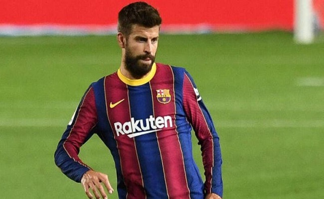 بيكيه ينقلب على برشلونة...
