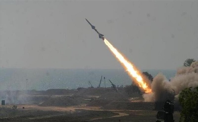 الحوثيون يهاجمون مواقع حساسة في السعودية