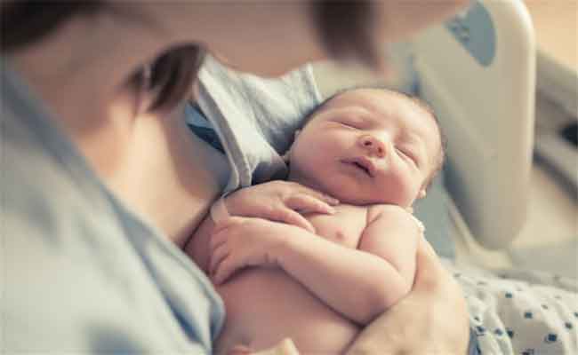 ما هي الفوائد التي يمكن أن تحصلي عليها اذا ولدتِ بطريقة طبيعية؟