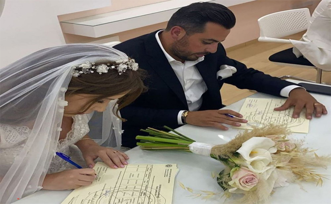 سابين تزف في حفل بسيط بقبرص من رجل اقتصاد ورامي عياش وزوجته أبرز الحاضرين...