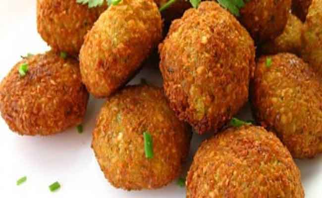 بالخطوات...اليكم طريقة تحضير الطعمية بطريقة صحية!