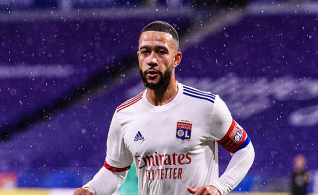 ديباي قريب من برشلونة...