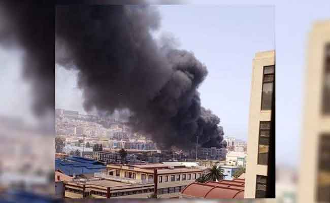 نشوب حريق بمدخل ميناء الجزائر في بلدية محمد بلوزداد