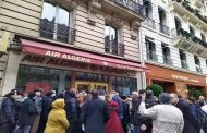 احتجاج الجالية الجزائرية في فرنسا أمام وكالات الجوية الجزائرية