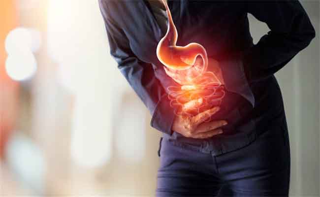 ما هي الأسباب التي تؤدي الى الاصابة بالتلبك المعوي؟