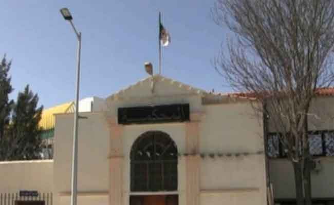 تقديم أربعة موظفين في الجماعات المحلية أمام وكيل الجمهورية بمحكمة تبسة