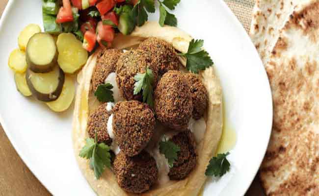 بالخطوات...اليكم طريقة تحضير الطعمية بطريقة صحية!