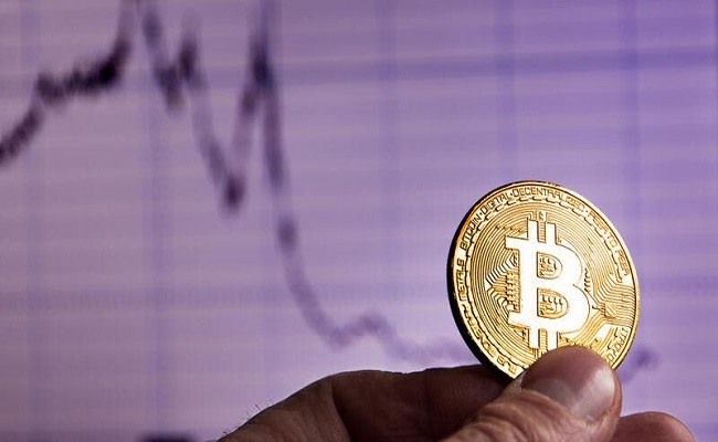 بيتكوين تنخفض لـ 4.3 في المائة...