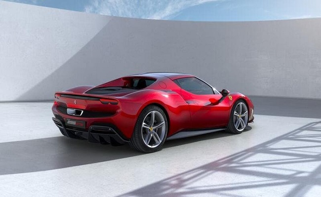 فيراري 296 GTB بأقوى محرك V6 وتقنيات هجينة...