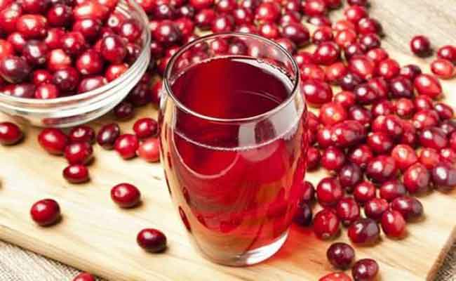 كيف تستفيدون من شرب كوب من عصير التوت البري؟