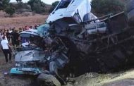 اصطدام شاحنة و حافلة لنقل المسافرين يخلف 18 قتيلا و 11 جريحا