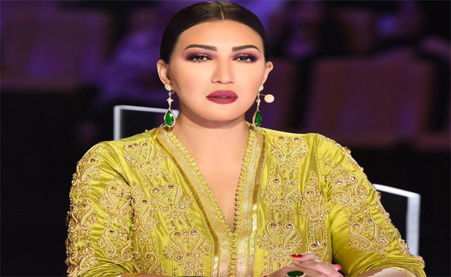 أسماء لمنور تروج لعملها الخليجي