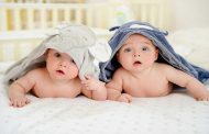 لماذا يرتفع احتمال الحمل بتوائم أثناء الحقن المجهري؟