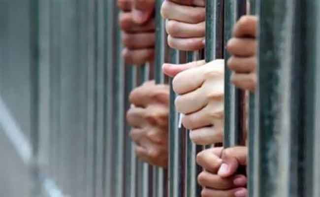 الحكم بسنة حبسا نافذا و غرامة مالية في حق 6 أشخاص أقاموا حفل زفاف بمعسكر