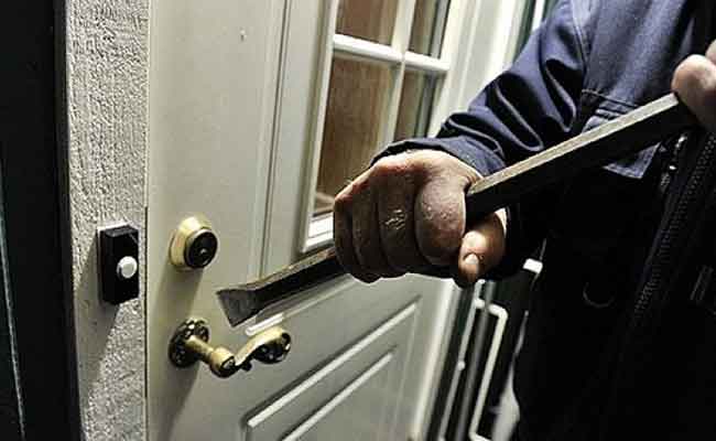 الإطاحة بعصابة إجرامية بينهم امرأة تحترف سرقة المنازل في تيارت