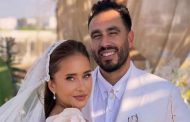 نيللي كريم وعريسها لاعب الاسكواش السابق هشام عاشور يخطفان الأنظارباطلالة بيضاء في عقد قرانهما بشواطئ الساحل الشمالي المصري...