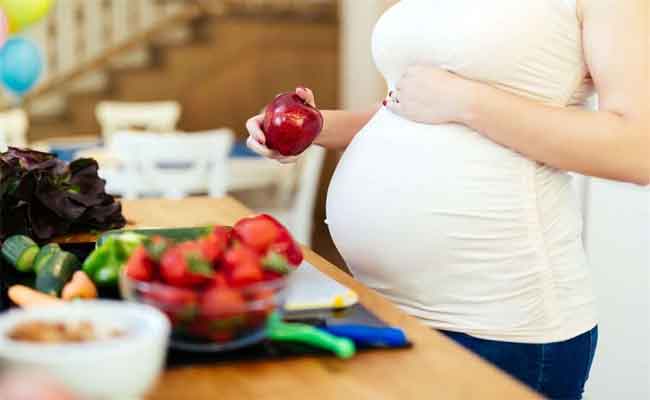أي اطعمة تساعد على زيادة وزن الجنين؟