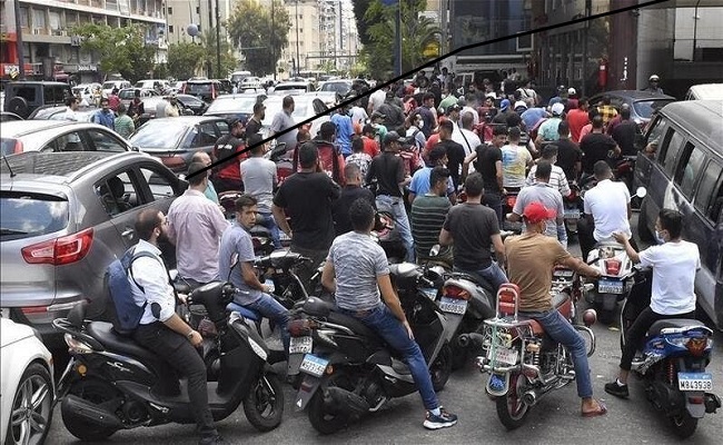 معارك دامية في محطة وقود بلبنان