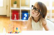 10 اجراءات هامة للاعتناء بعين طفلك...